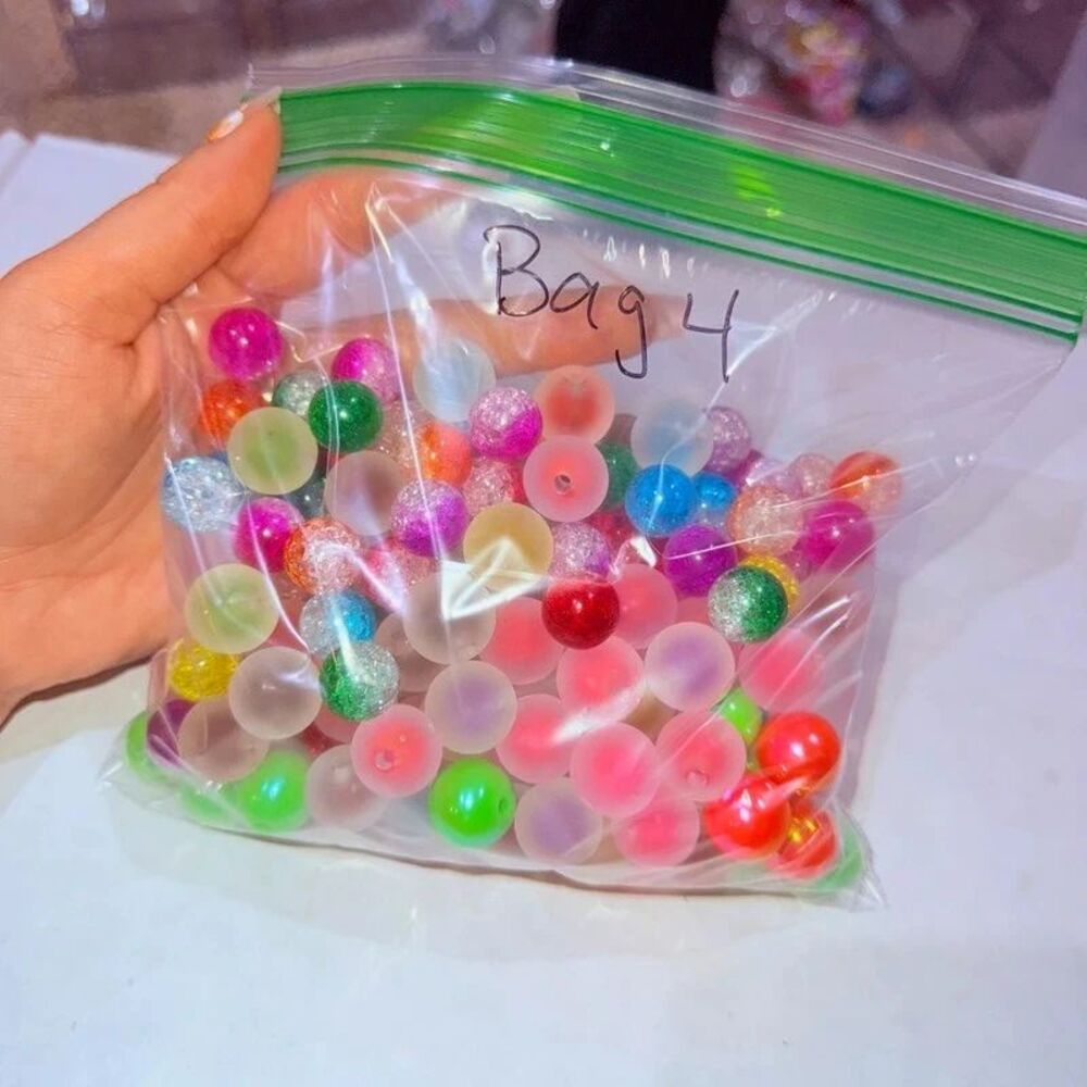 Random colored beads - Picture 1 of 1